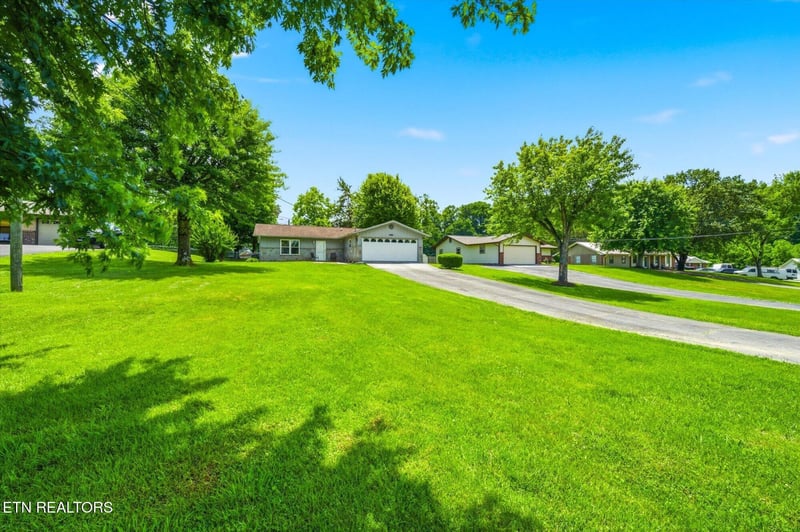 409 Windrush Cir, Sevierville, TN 37862