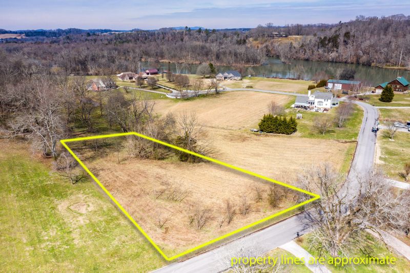 13 Broad River Ln, Sevierville, TN 37862