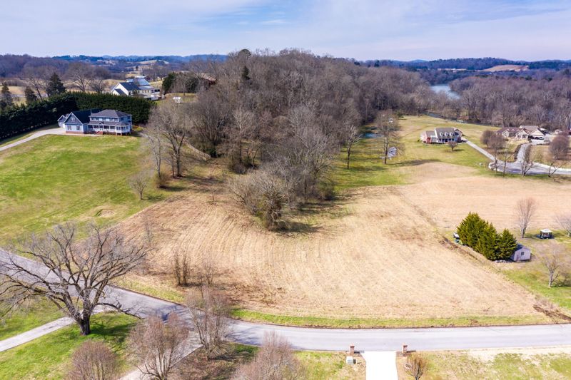 13 Broad River Ln, Sevierville, TN 37862