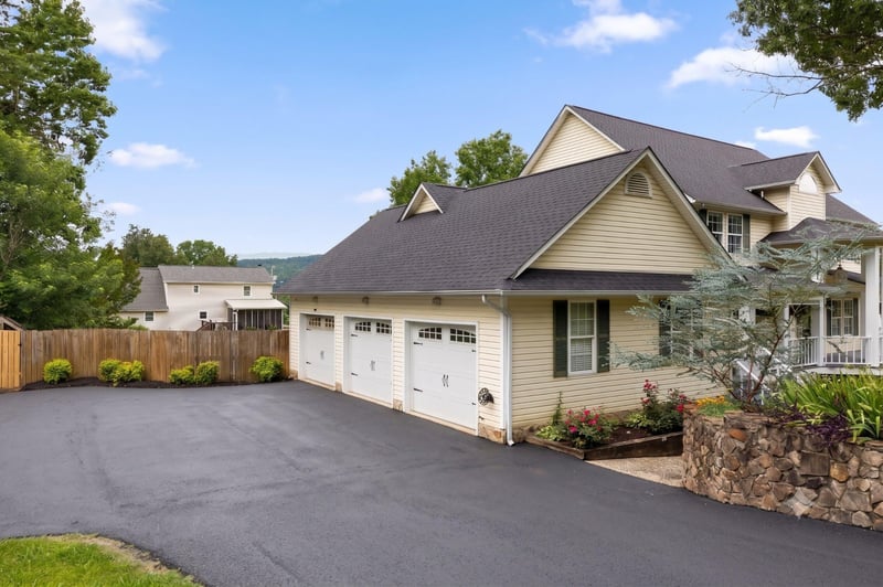 133 Merry Wood Dr, Rossville, GA 30741