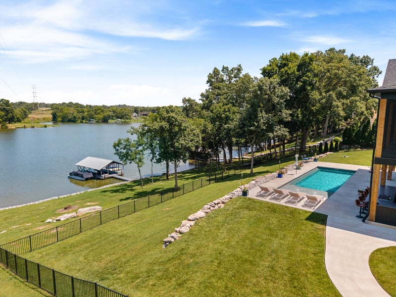 556 Bay Point Dr, Gallatin, TN 37066