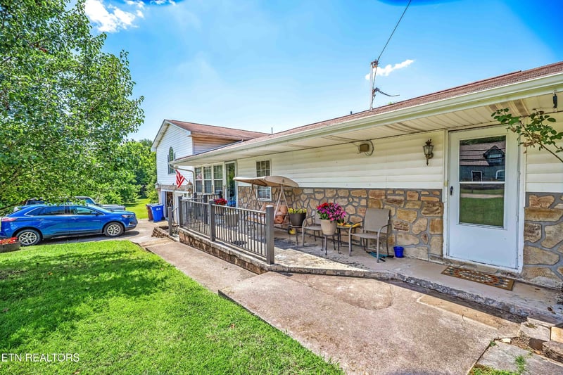 958 W Hunt Rd, Alcoa, TN 37701