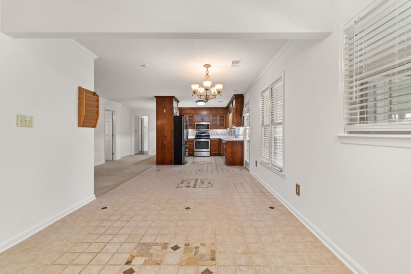 215 Oakview Cir, Killen, AL 35645