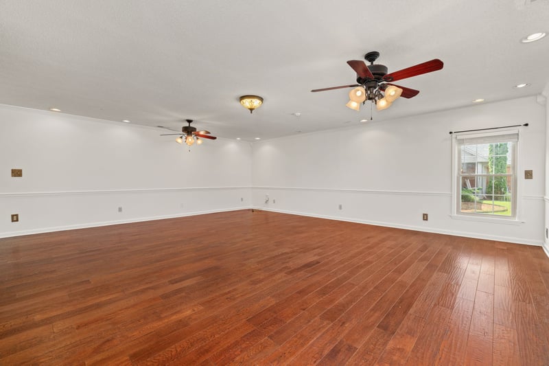 215 Oakview Cir, Killen, AL 35645
