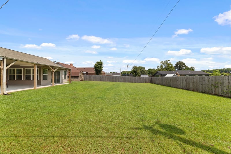215 Oakview Cir, Killen, AL 35645