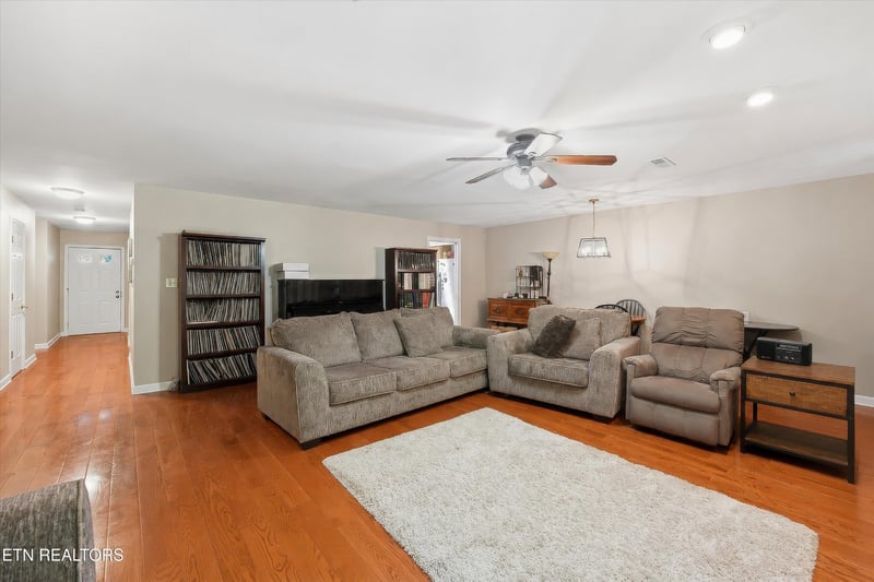 10464 Laura Lee Ln, Knoxville, TN 37922