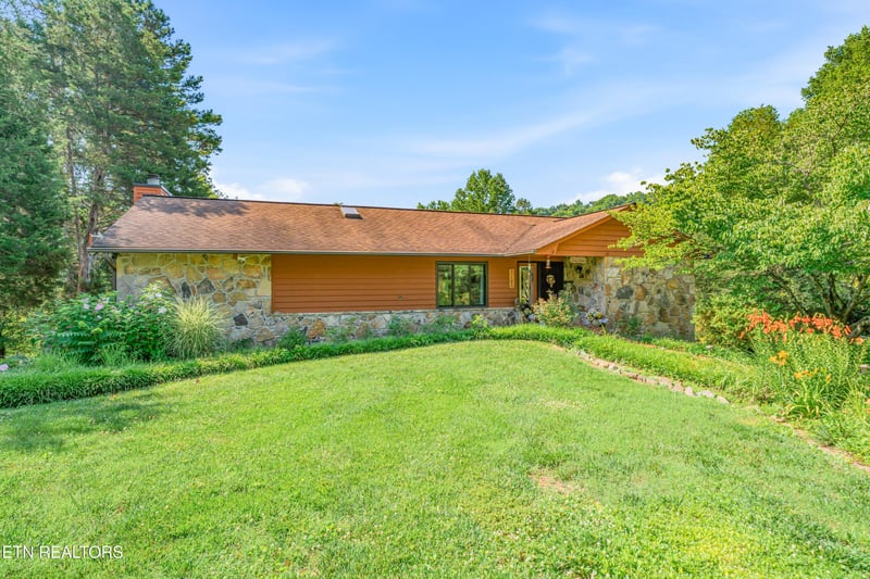 11482 Couch Mill Rd, Knoxville, TN 37931