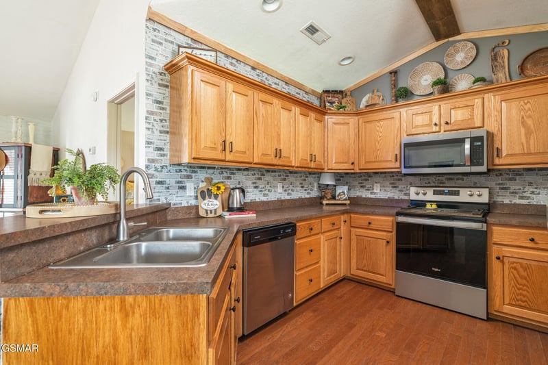 1246 Lori Ellen Ct, Sevierville, TN 37876
