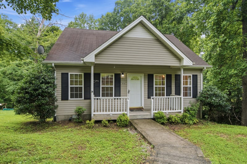 958 Jordan Cir, White Bluff, TN 37187