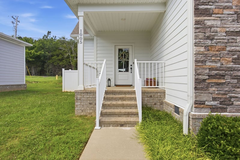 1005 Sycamore Rdg E, Burns, TN 37029