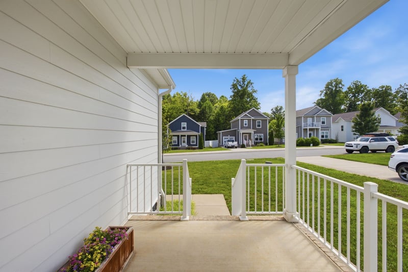 1005 Sycamore Rdg E, Burns, TN 37029