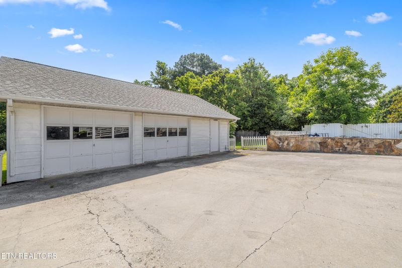 4950 Beverly Rd, Knoxville, TN 37918