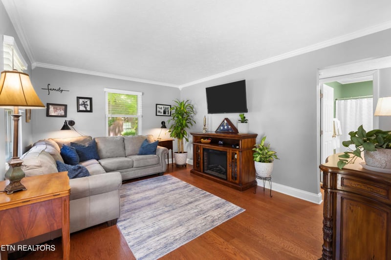 215 Tusculum Dr, Oak Ridge, TN 37830