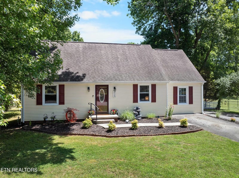215 Tusculum Dr, Oak Ridge, TN 37830