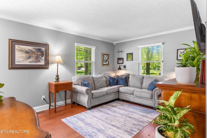 215 Tusculum Dr, Oak Ridge, TN 37830