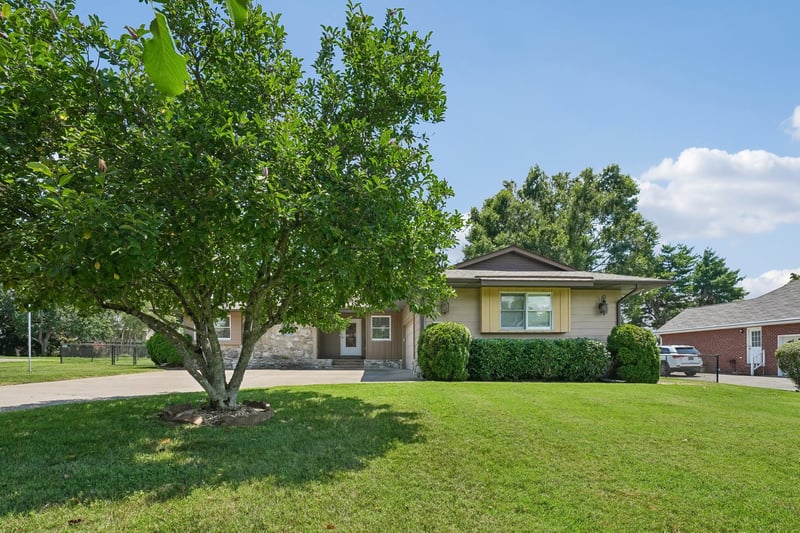 119 Stonehouse Dr, Gallatin, TN 37066