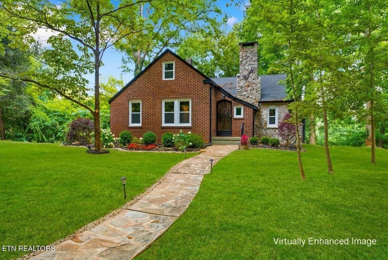 5702 Woodburn Dr, Knoxville, TN 37919
