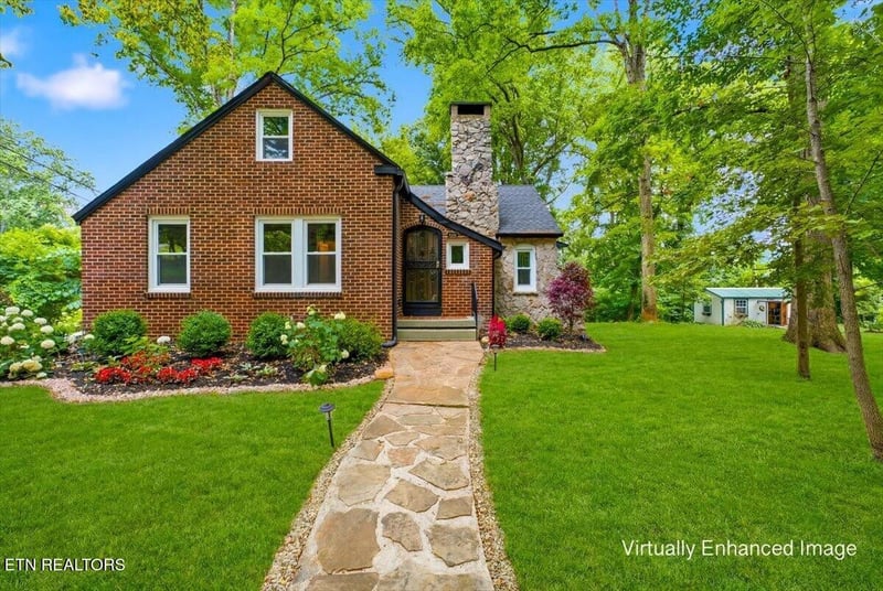 5702 Woodburn Dr, Knoxville, TN 37919