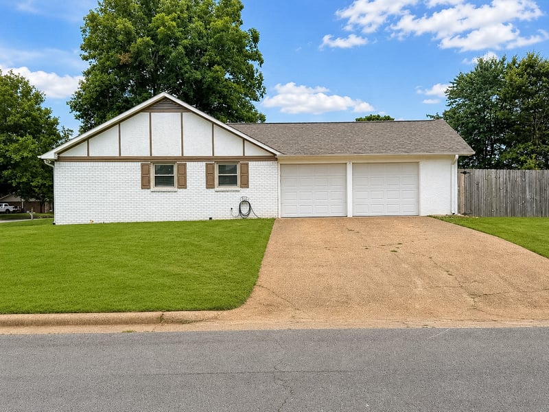 133 Oak Hill Dr E, Florence, AL 35633