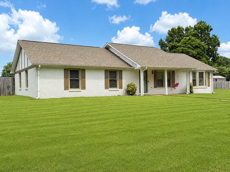 133 Oak Hill Dr E, Florence, AL 35633
