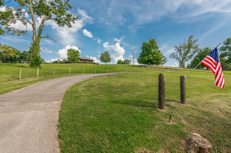 812 New Shackle Island Rd, Hendersonville, TN 37075