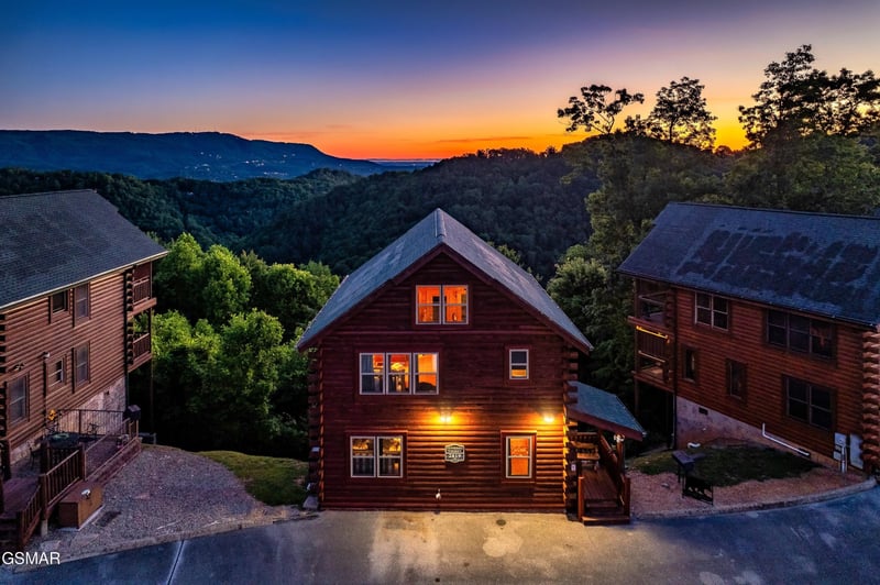 2819 White Oak Ridge Ln, Sevierville, TN 37862