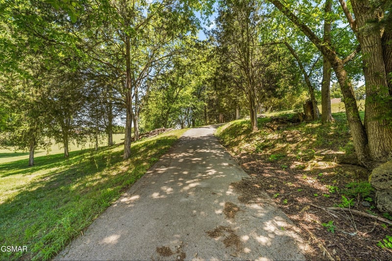 1420 Twin Oaks Rd, Sevierville, TN 37876