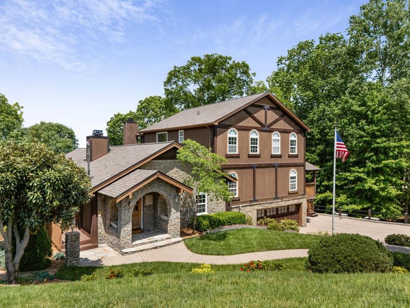639 Rebel Rd, Old Hickory, TN 37138