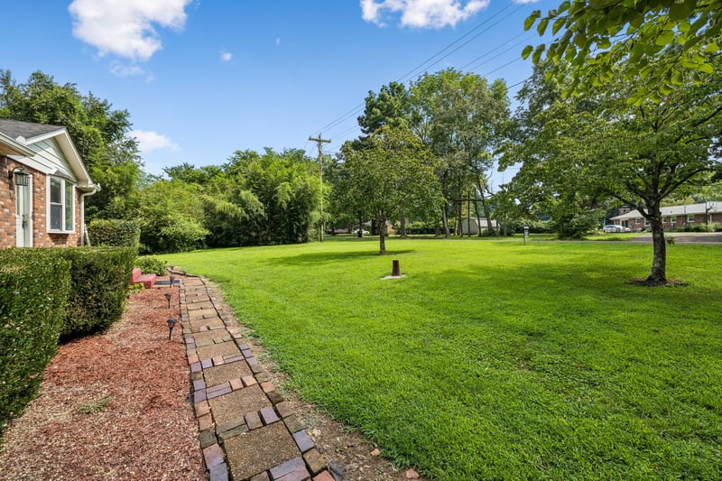 2009 Wolfe Rd, White Bluff, TN 37187