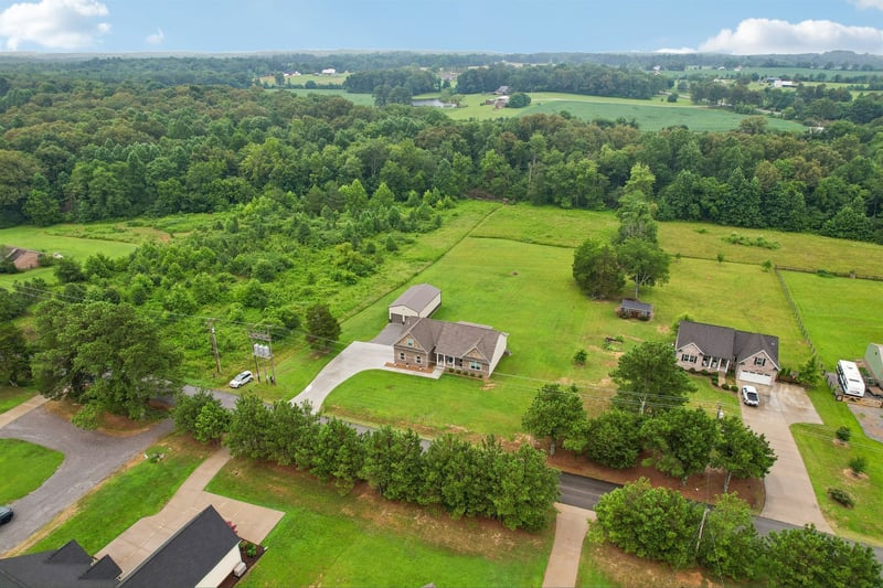 1036 Hayshed Rd, Dickson, TN 37055