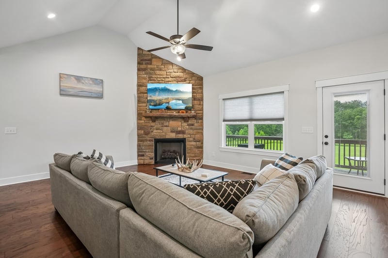 1036 Hayshed Rd, Dickson, TN 37055