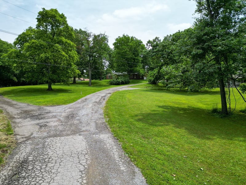 1094B Center Point Rd, Hendersonville, TN 37075