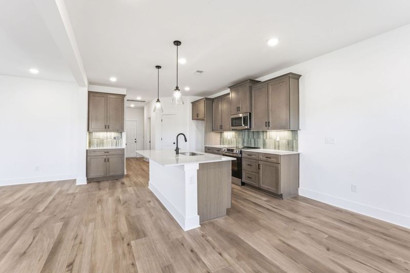 909 Watercourse Ct, Nashville, TN 37214