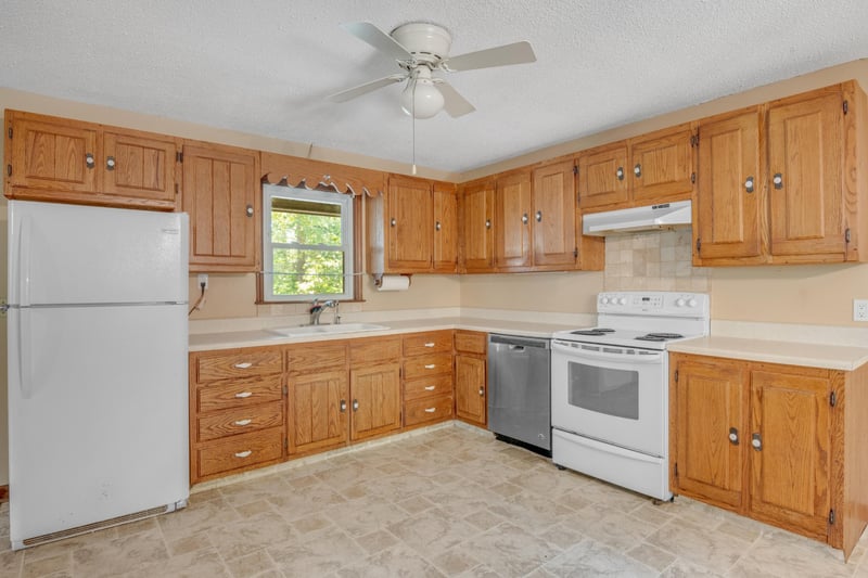 440 Bishop Pond Rd, Chatsworth, GA 30705