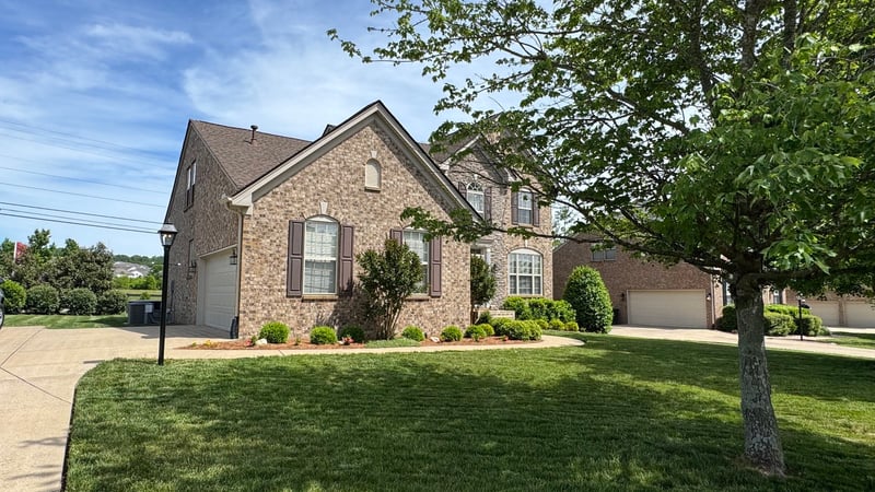 1023 Avery Trace Cir, Hendersonville, TN 37075