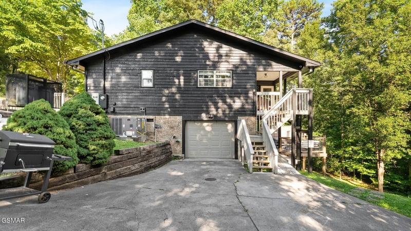 1635 S Mountain View Rd, Sevierville, TN 37876