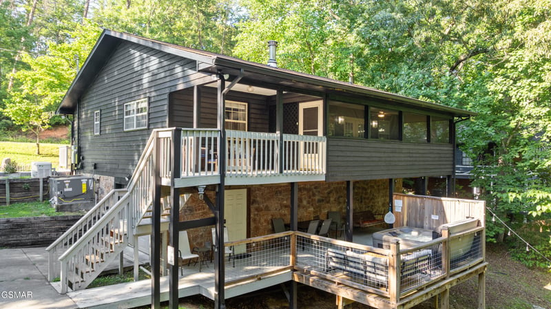 1635 S Mountain View Rd, Sevierville, TN 37876