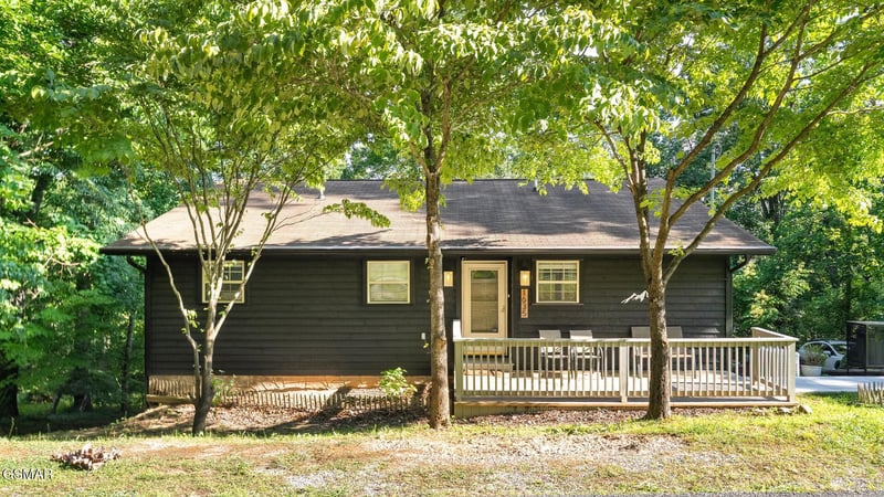 1635 S Mountain View Rd, Sevierville, TN 37876