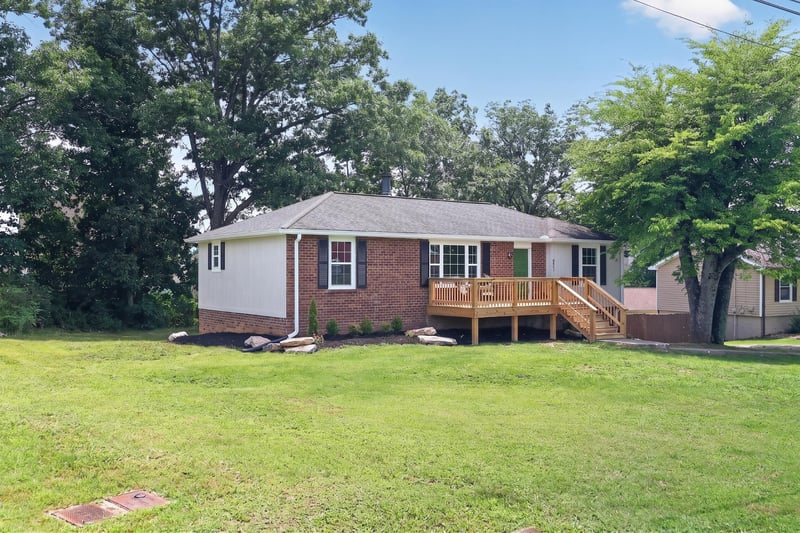 821 Oak Leaf Dr, Old Hickory, TN 37138