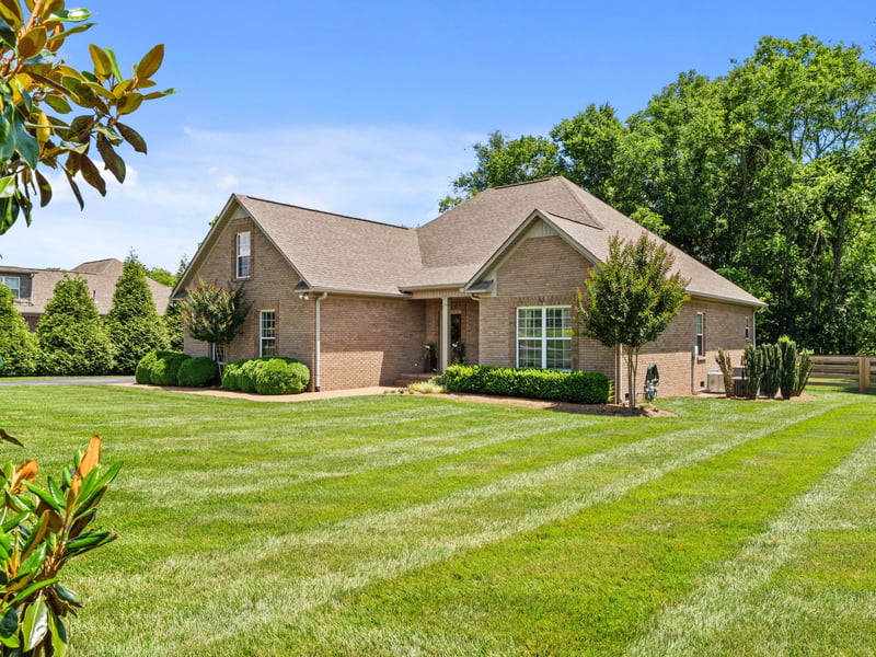 1422 Polo Fields Ln, Columbia, TN 38401