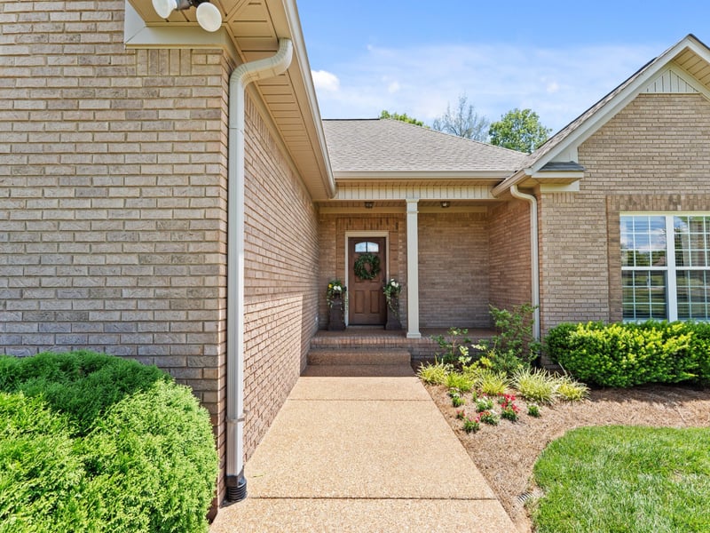 1422 Polo Fields Ln, Columbia, TN 38401