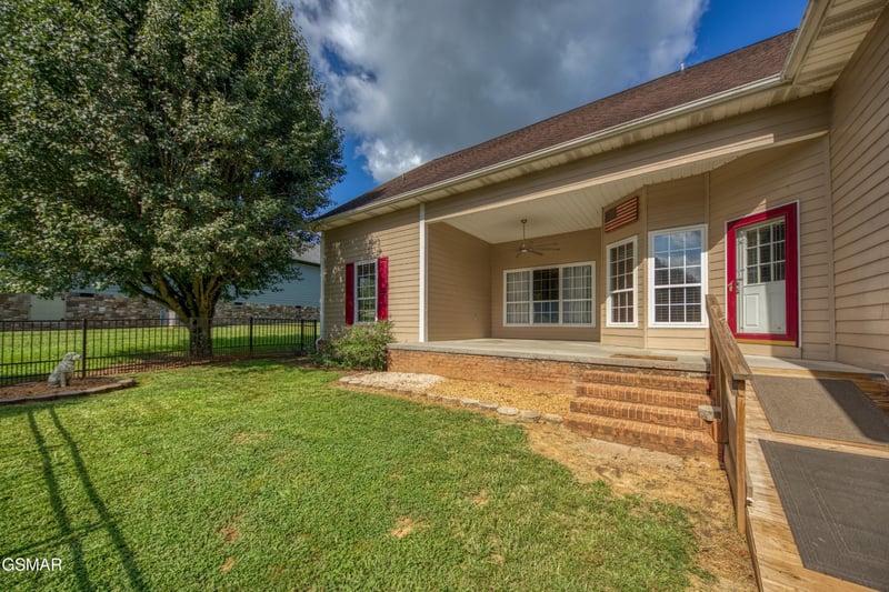 1833 Edward Dr, Sevierville, TN 37876