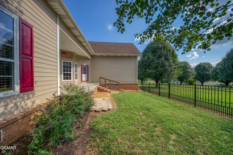1833 Edward Dr, Sevierville, TN 37876