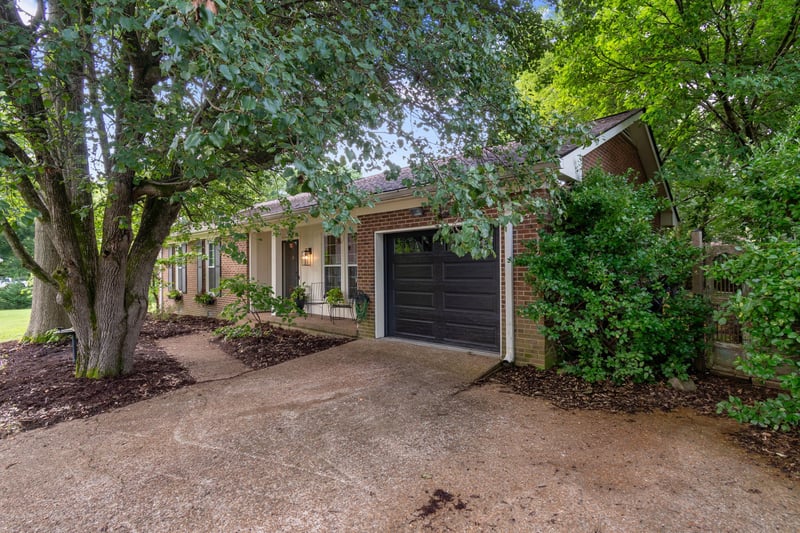1702 Twin Oaks Ct, Franklin, TN 37064