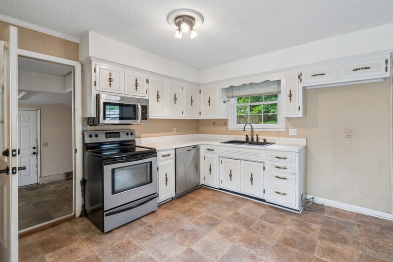 2821 Creekview Dr, Nashville, TN 37217