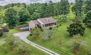 1249 White Rd, Bon Aqua, TN 37025