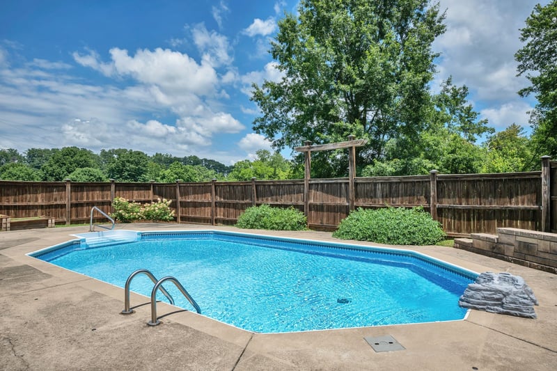 1249 White Rd, Bon Aqua, TN 37025