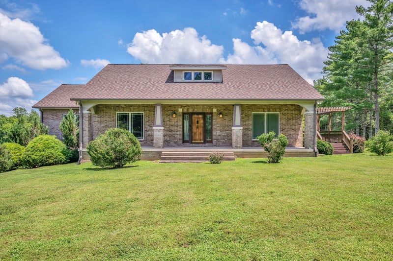 1249 White Rd, Bon Aqua, TN 37025