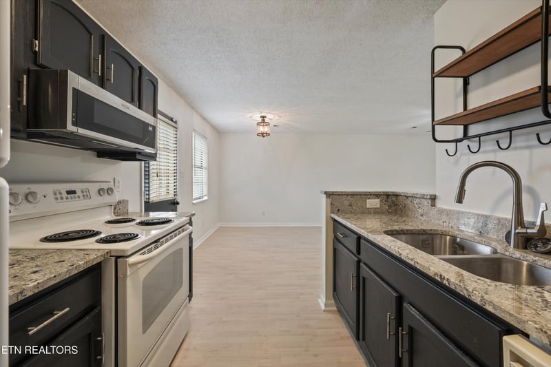 9005 Fountain Brook Ln, Knoxville, TN 37923
