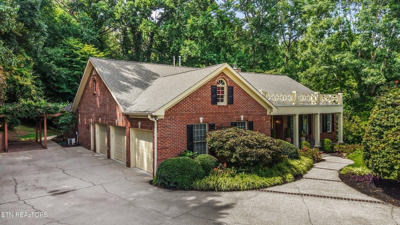 5520 Heathrow Dr, Knoxville, TN 37919